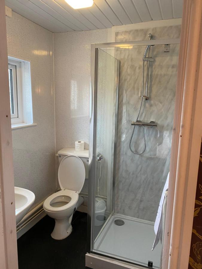 בנגור The Traxx Hotel מראה חיצוני תמונה